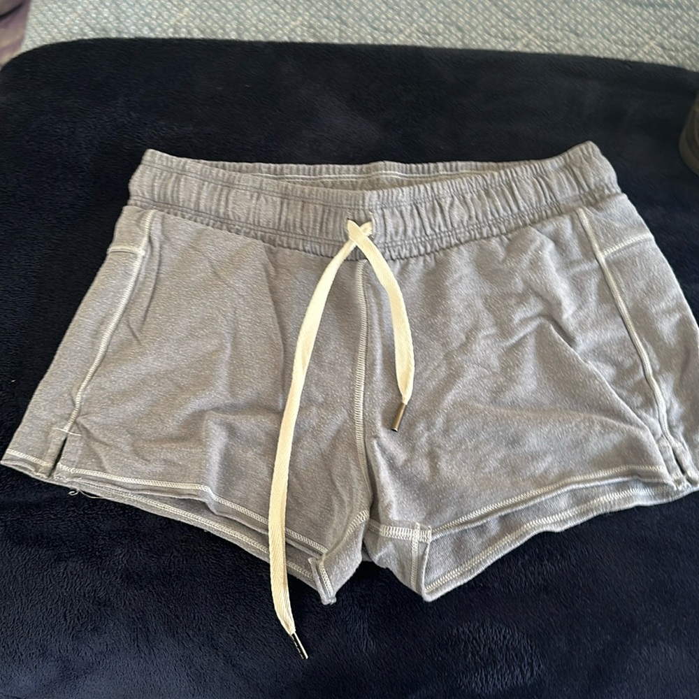 Lululemon shorts size 4